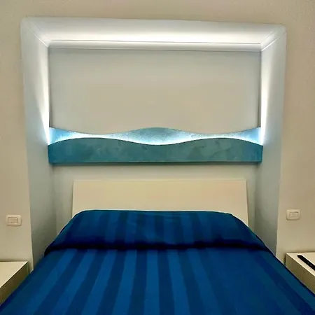 Soluma' Chiaja 4*
