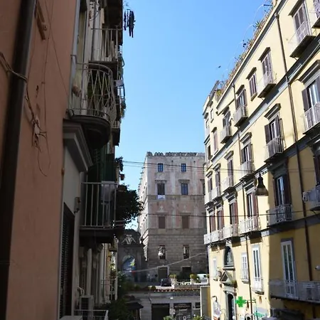 Soluma' Chiaja לינה וארוחת בוקר נאפולי