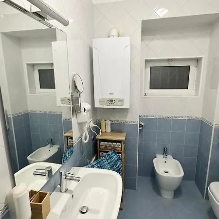 Soluma' Chiaja לינה וארוחת בוקר 4*